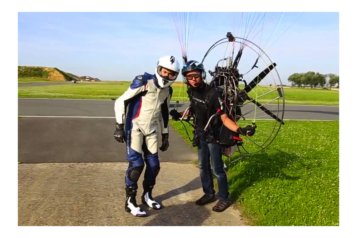 ビデオ パラモーター Vs バイク アレックス マテオとビッグ ジム Ozone Paramotor